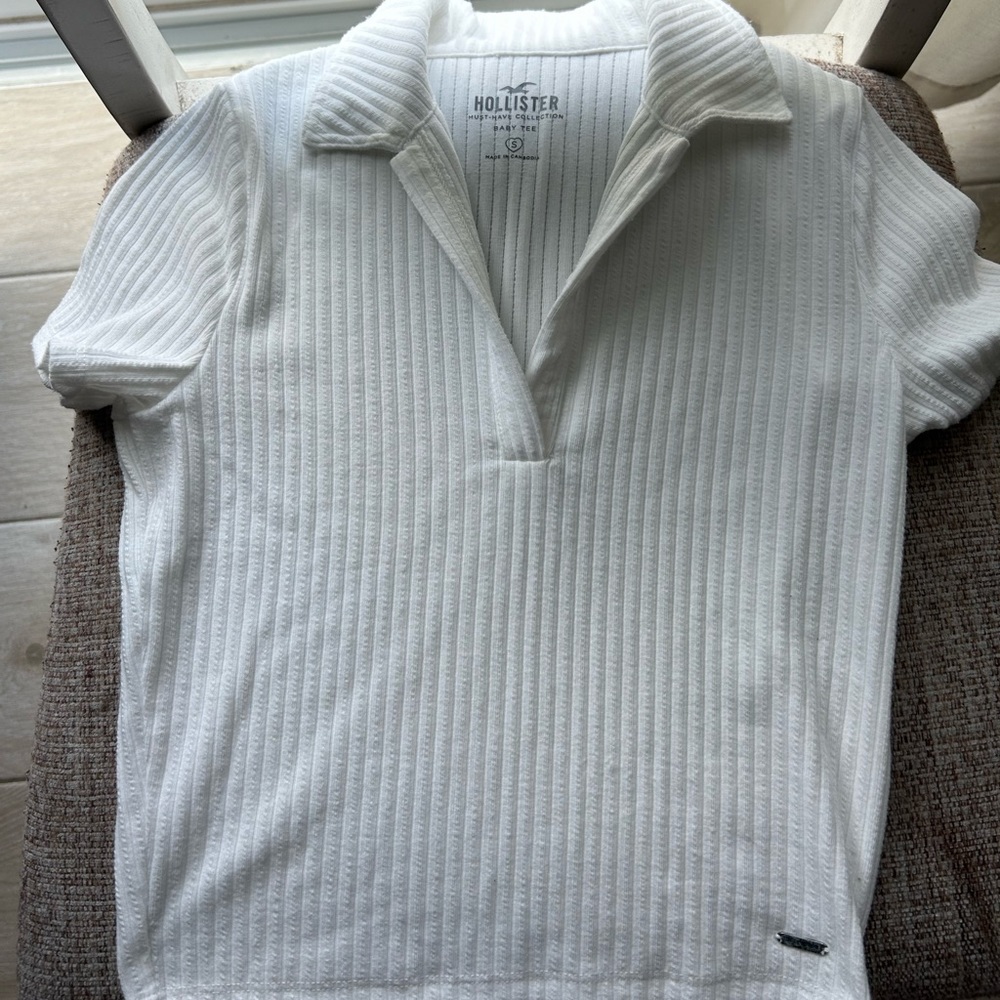 white hollister baby tee nwot